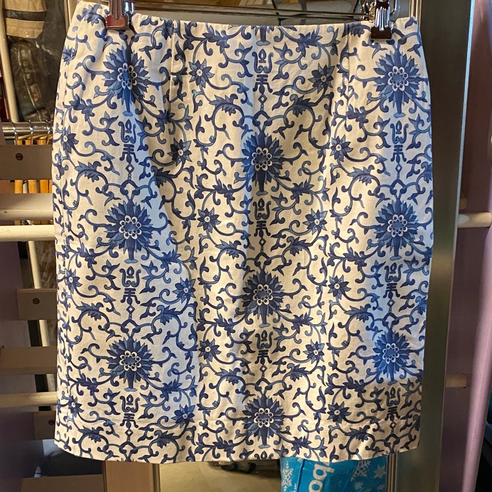 Stylish Blue and White Patterned Pencil Skirt